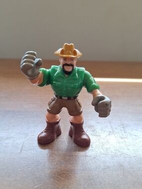 Imaginext Treasure Hunter Explorer Action Figure for Kids - Brown Hat 2006